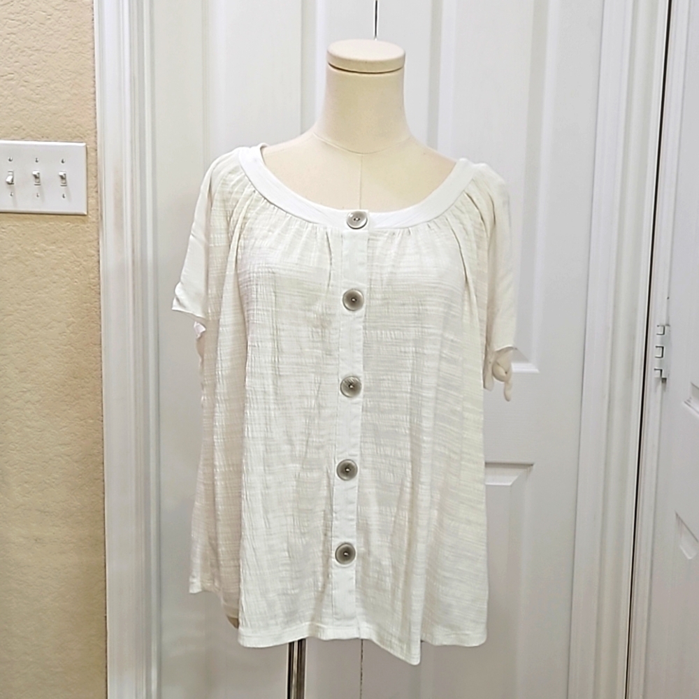 Love Scarlett Flowy Buttoned White Blouse Size Medium